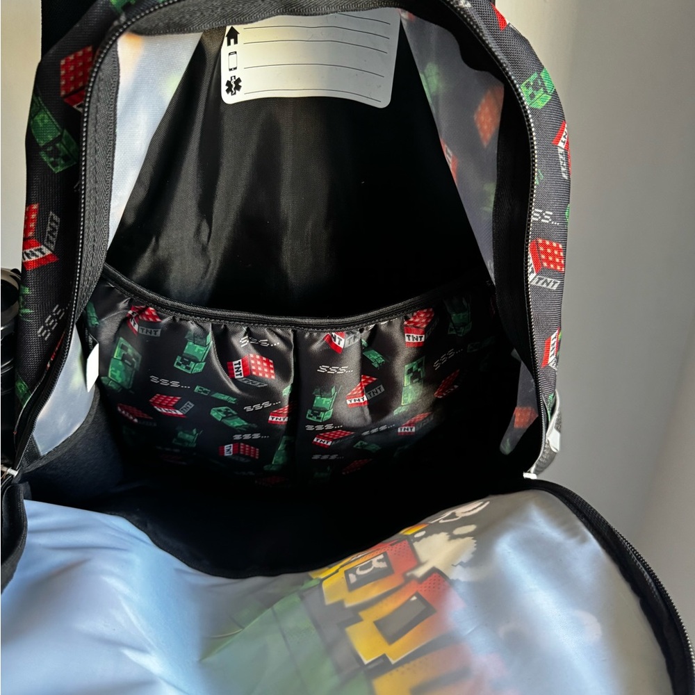 Minecraft Creeper Backpack - 2pcs w/attachable lunchbox. NWT - Picture 3 of 6